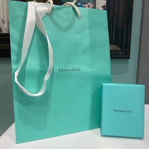 Tiffani&Co necklace pedant